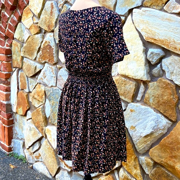 Button Down Fit & Flare Dress Black with Petite Flowers Size M - Picture 5 of 10